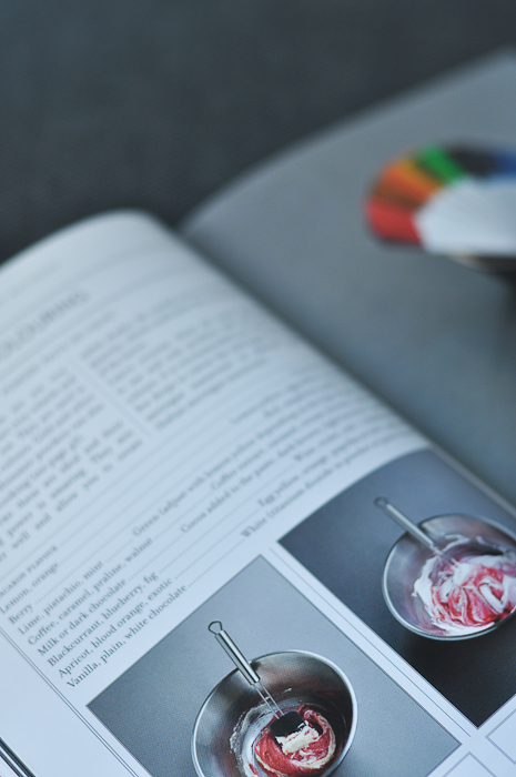 Secrets of macarons 9 Colouring Macarons